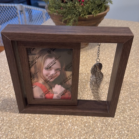 Mayamila Memorial Picture Frame 4x6 - Picture 4 of 6